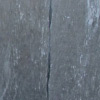 Graue Beton- und Steinoberfläche für Sichtschutz im Gartenbereich.